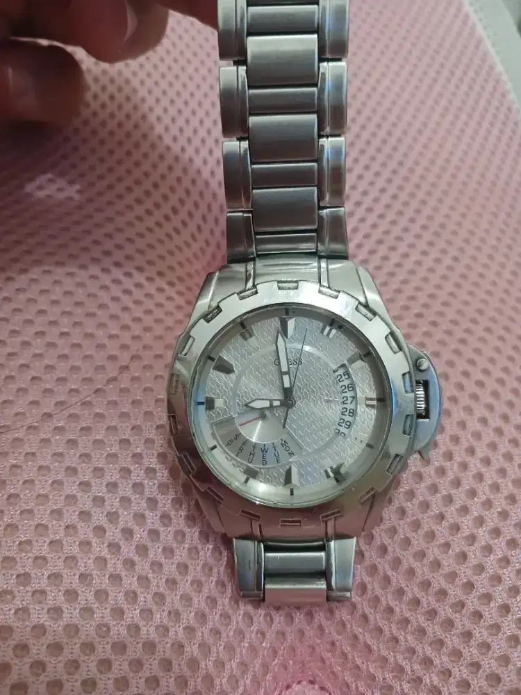 Jam tangan pria Gues