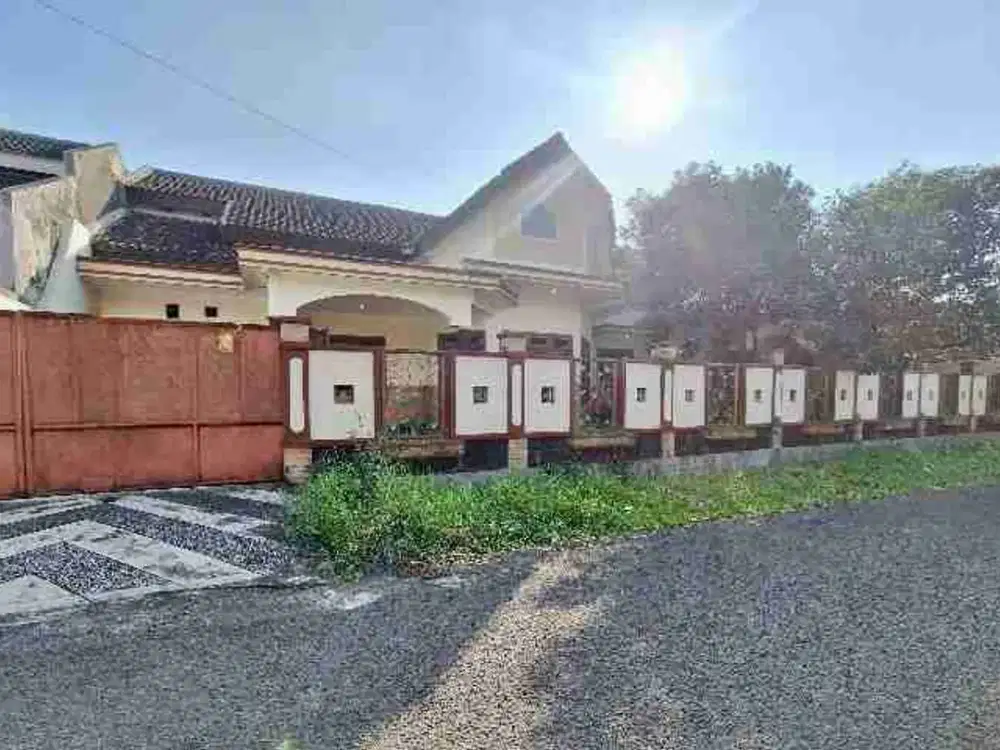 Rumah Luas 450 m², Lebar 20 meter Area Jalan Bunga Dekat Soekarno- Hatta Suhat