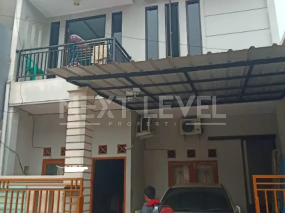 Rumah 2 Lantai di Bulevar Hijau, Harapan Indah