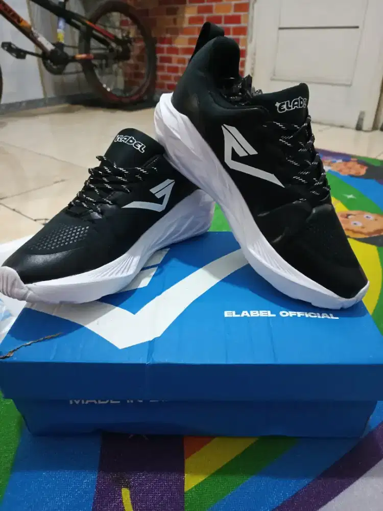 Sepatu Sneaker Original ELabel(lokal)sz 41Baru