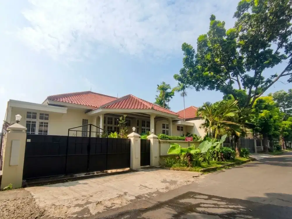 Harga Bawah Pasar Rumah Murah Cantik ada kolam renang SHM 2 Lantai di Komplek Perumahan BRI Jatipadang Jakarta Selatan