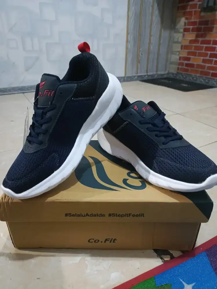 Sepatu sneaker Ori Merk Co.Fit sz 41(lokal)olahrag,kantor,sekolah,main