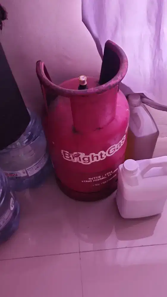 Dijual cepat Gas 12kg Bright Gas pink