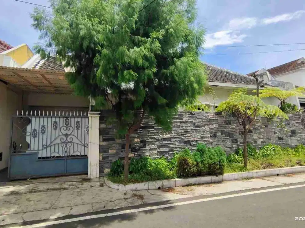 Rumah Luas 225 m², Lebar 15 meter Area Bunga² Dekat Dewandaru Soekarno-hatta Suhat