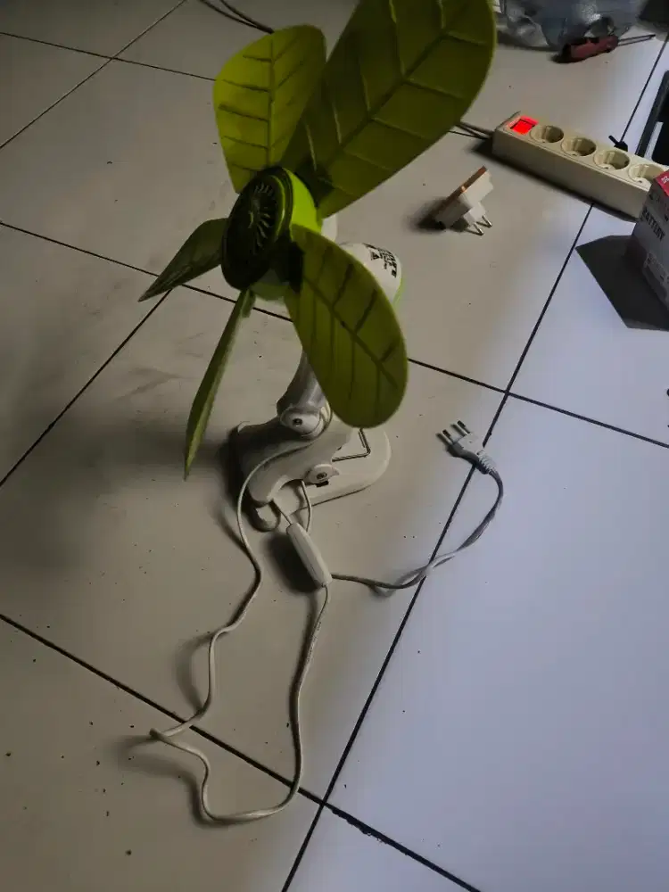 Kipas jepit model daun