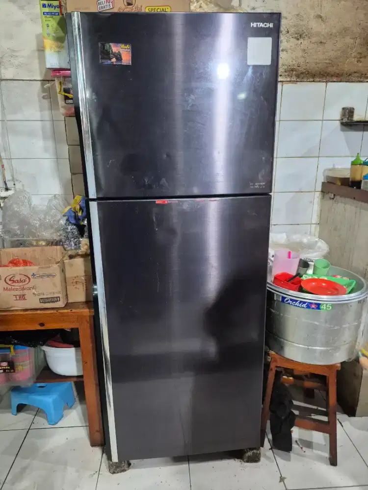 Kulkas hitachi 2 pintu