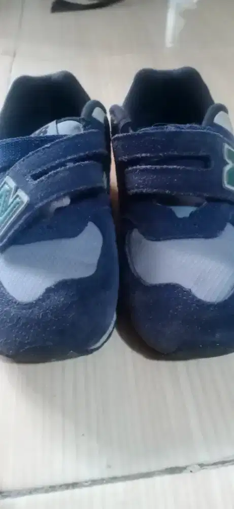 Sepatu anak new balance uk30