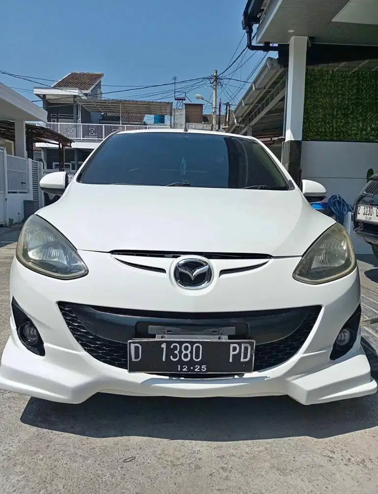 Mazda 2 tahun 2011