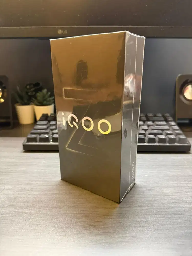Iqoo Z11 5G 8/128 BARU BNIB SEGEL