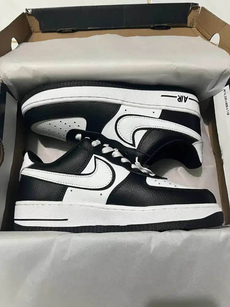 WTS!! Size 39 - Preloved Air Force 1 Black White