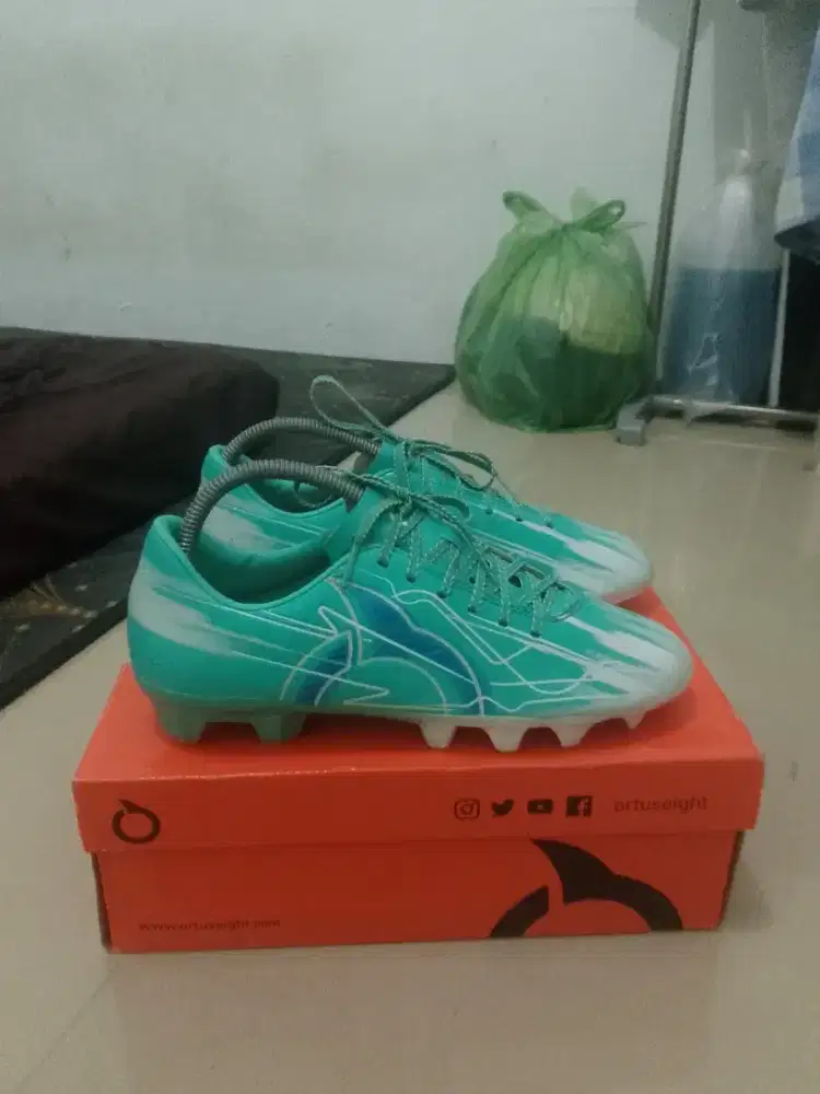 sepatu sepak bola