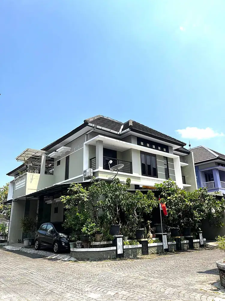 Rumah Hook Lingkungan Perumahan di Wirobrajan