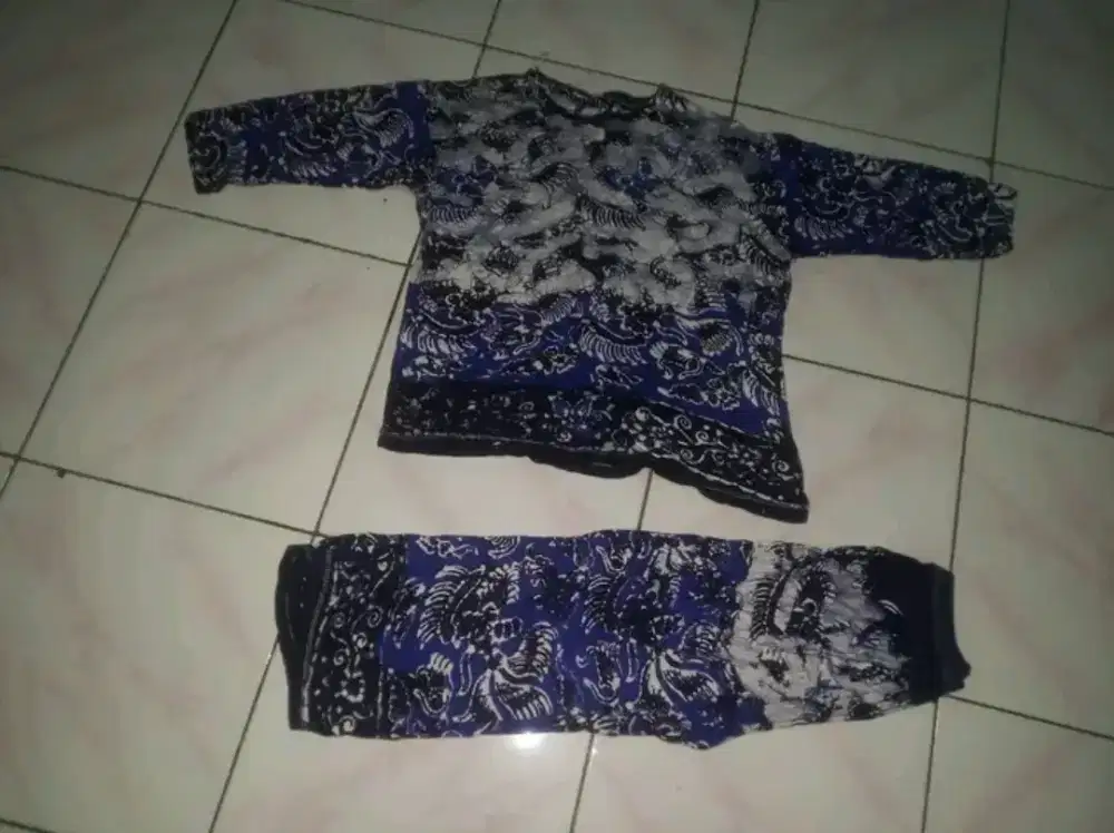 Menjual pakaian anak cewek