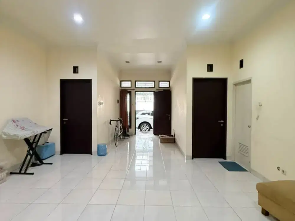 Rumah Cantik Minimalis Terawat Siap Huni di Singgasana Pradana