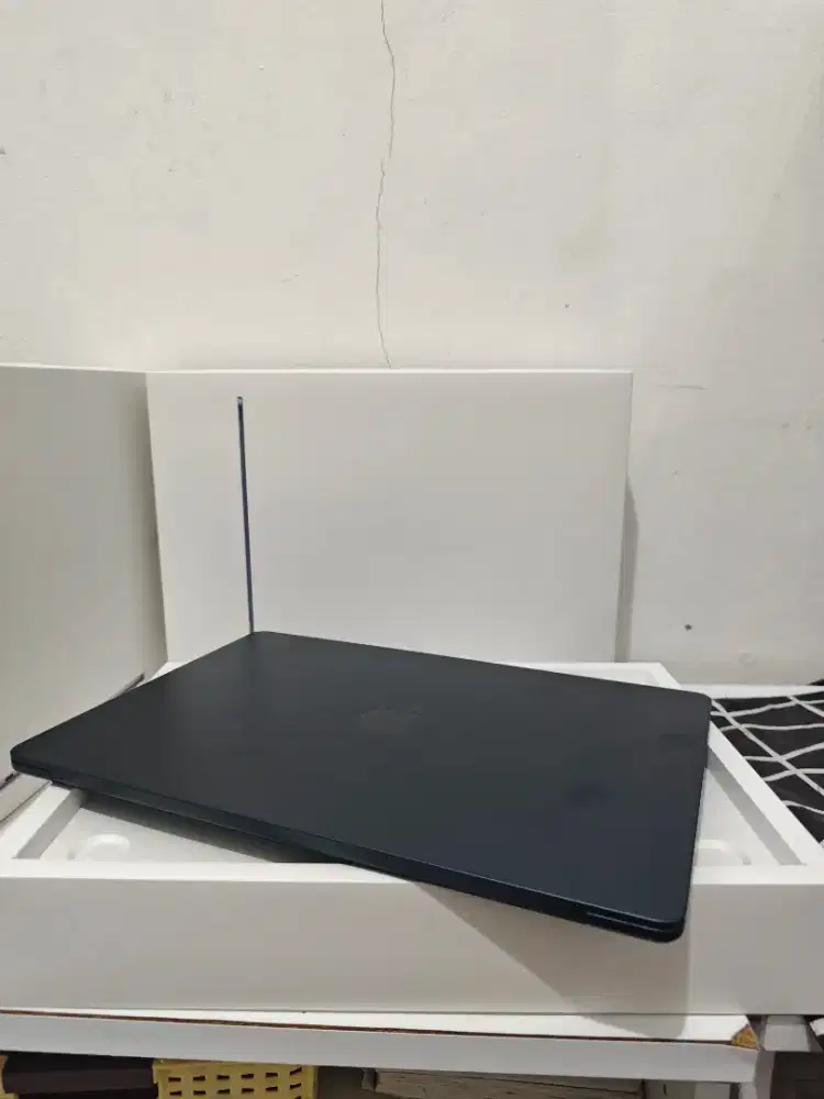 Macbook Air 15 inch M3 8/256 8/512  Macbook air M4 16/512