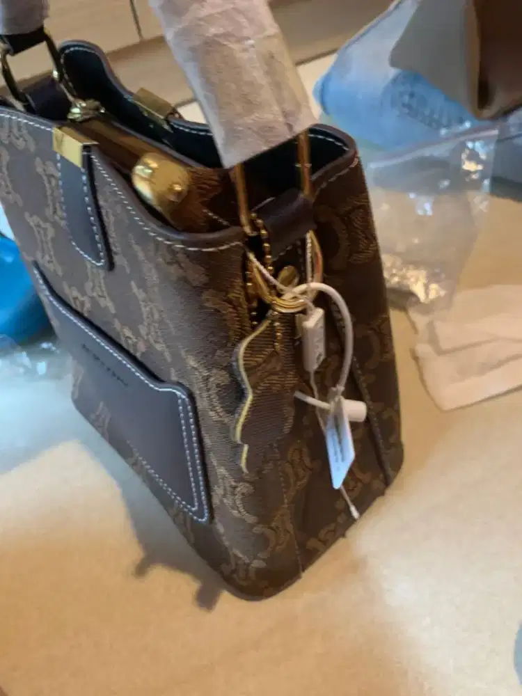 Tas sesuai gambar