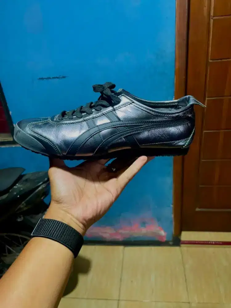 Onitsuka Tiger 66 Mexico (hitam metalik)