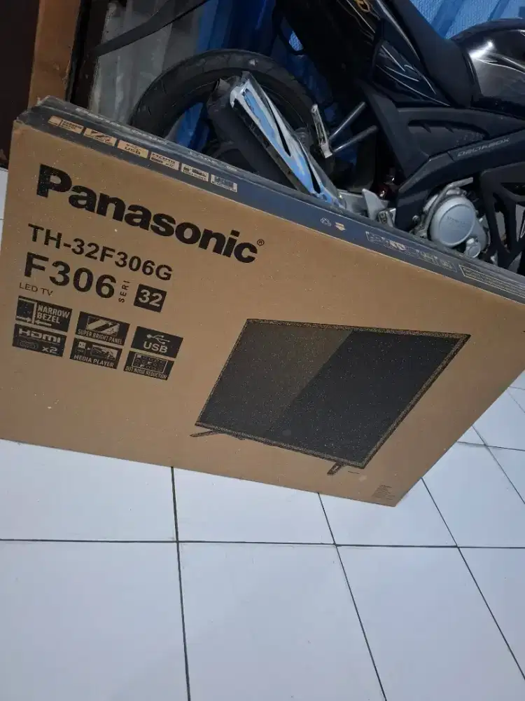 TV LED Panasonic 32 Inci TH-32F306G  - Mesin Normal, LCD Pecah Dalam