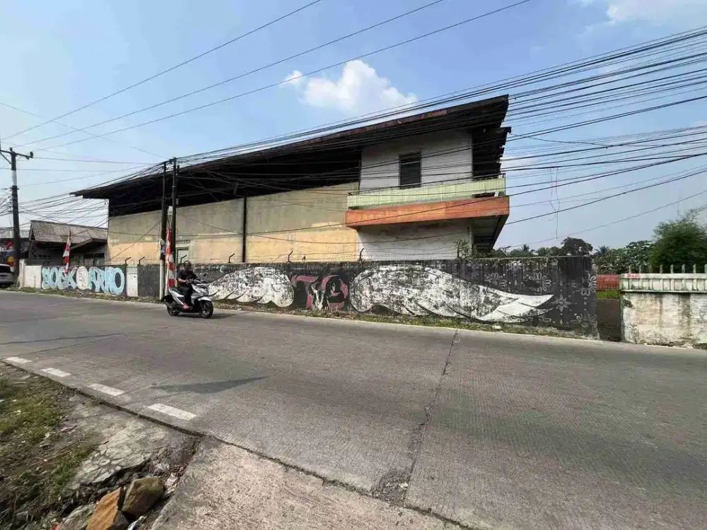 Dijual Tanah Strategis Bonus Bangunan Gudang.