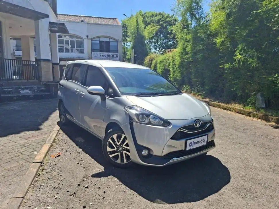 Termurah Toyota Sienta V Bensin AT 2021