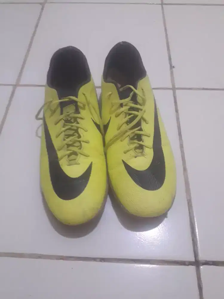 Jual sepatu futsal