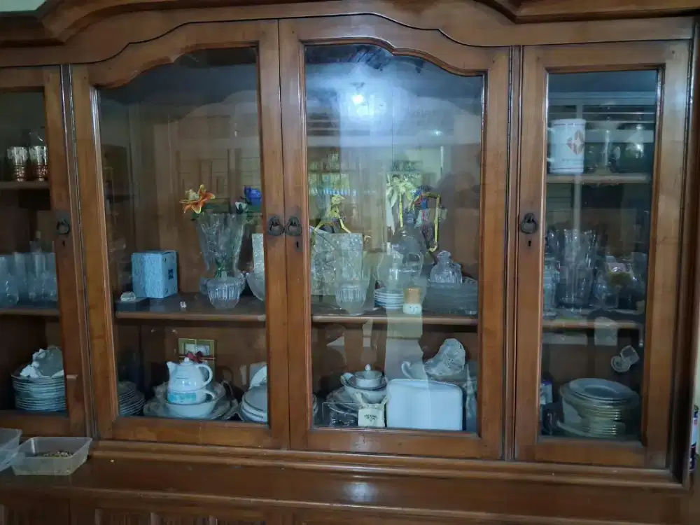 Lemari antik jati asli