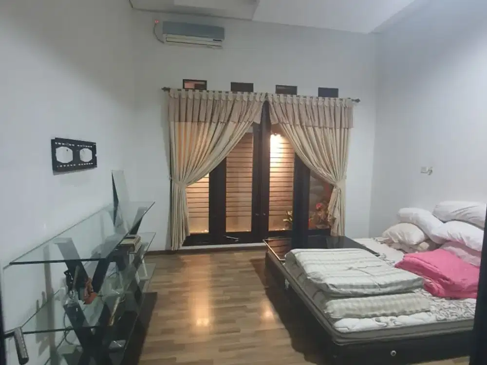 Rumah 2 Lantai Lux Semi Furnish Siap Huni di Singgasana Pradana