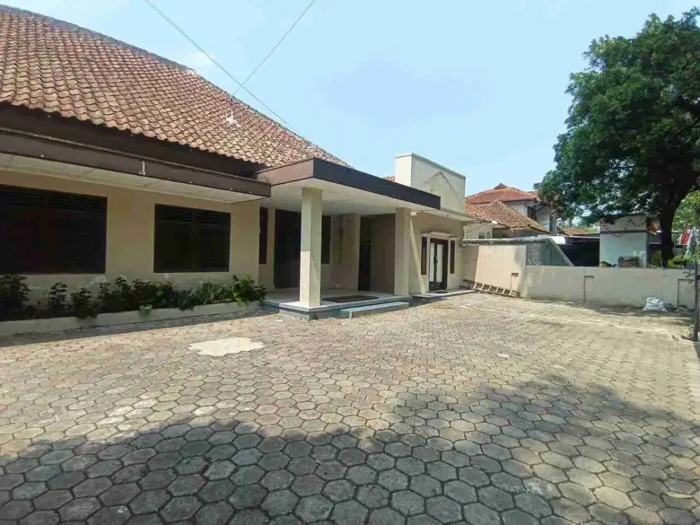 Murah!! Sayap Riau, Kota Bandung, Lokasi Premium Sangat Strategis, Cocok Untuk Usaha dan Kantor