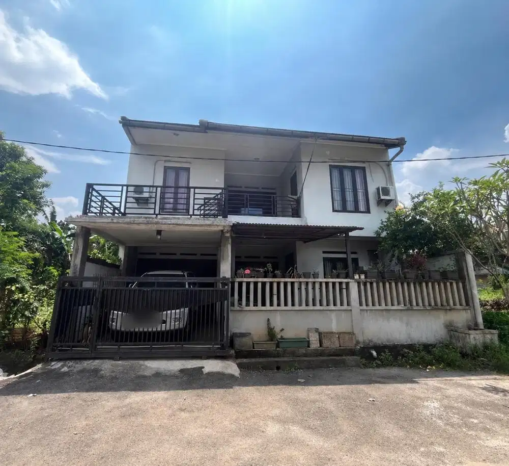Dijual Rumah Full Furnished 3 LT 5 KT+AC 5 KM Water Heater