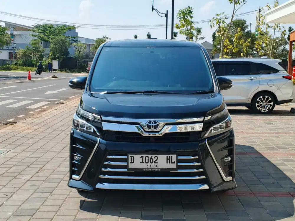Toyota Voxy 2020 matic 2.0 Dp 15 juta