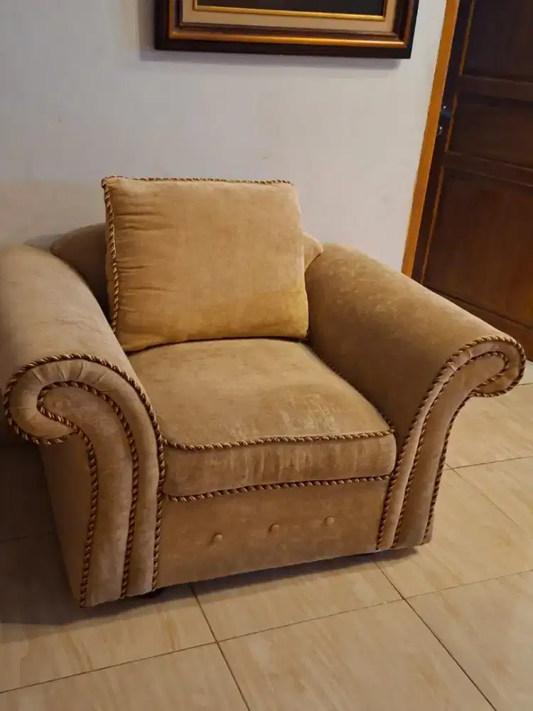 Set Sofa Klasik Davinci dengan Harga Miring (Pindahan Rumah)