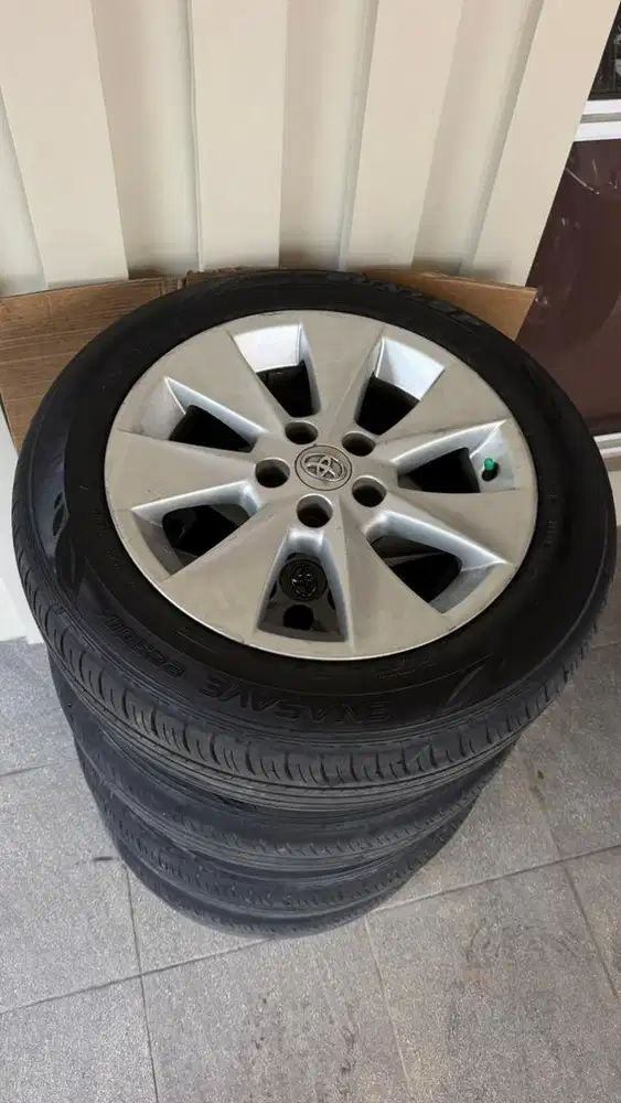 Velg dan Ban Toyota Alphard Vellfire
