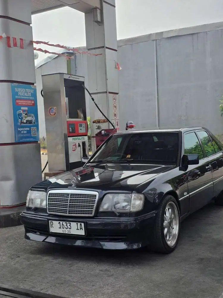 Mercedes-Benz E220 1995 Bensin