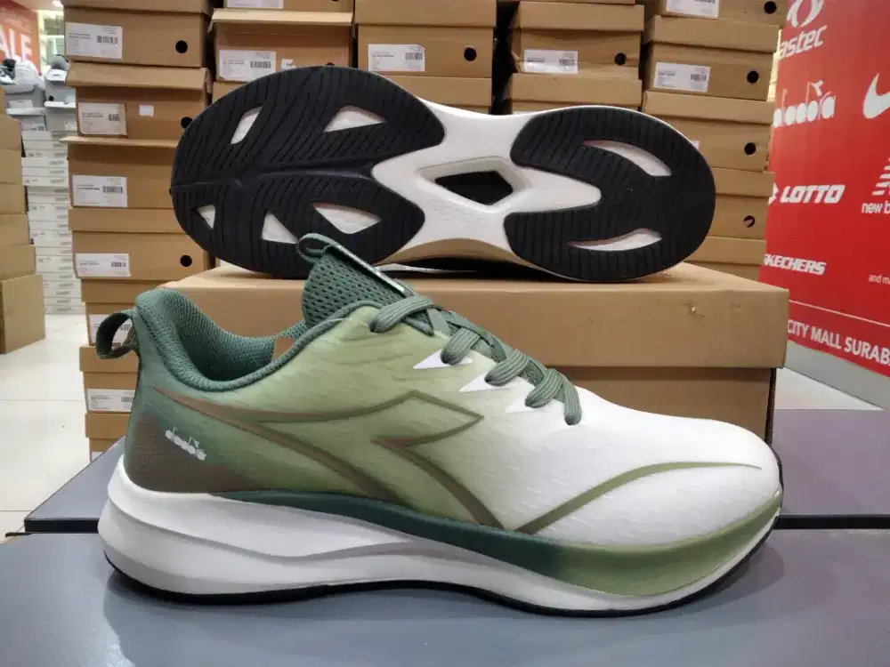 Sepatu running diadora size 43 murah