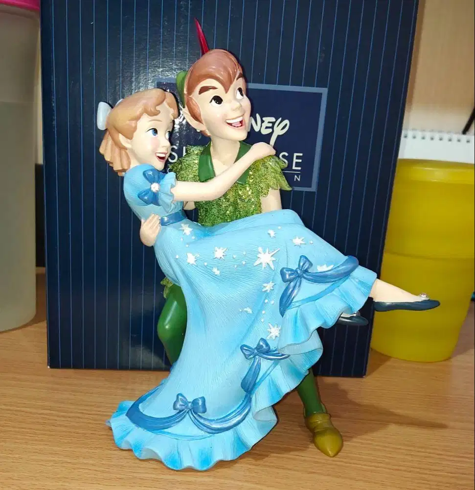 Disney showcase collection statue - Peter Pan & Wendy Darling