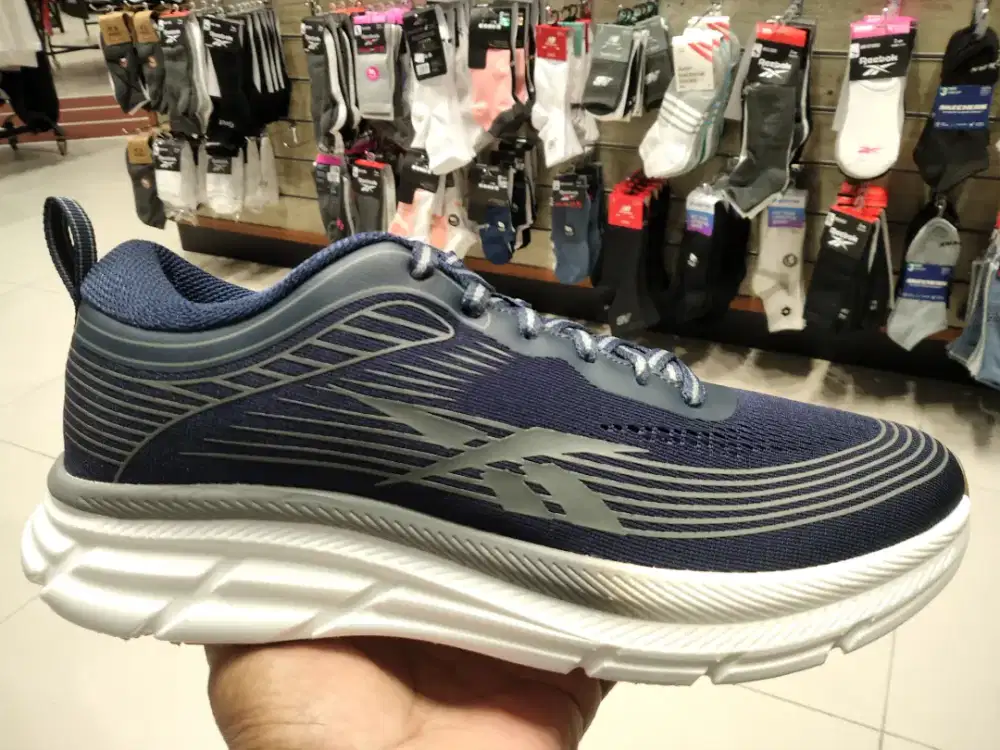 Sepatu Reebok run size 42 murah