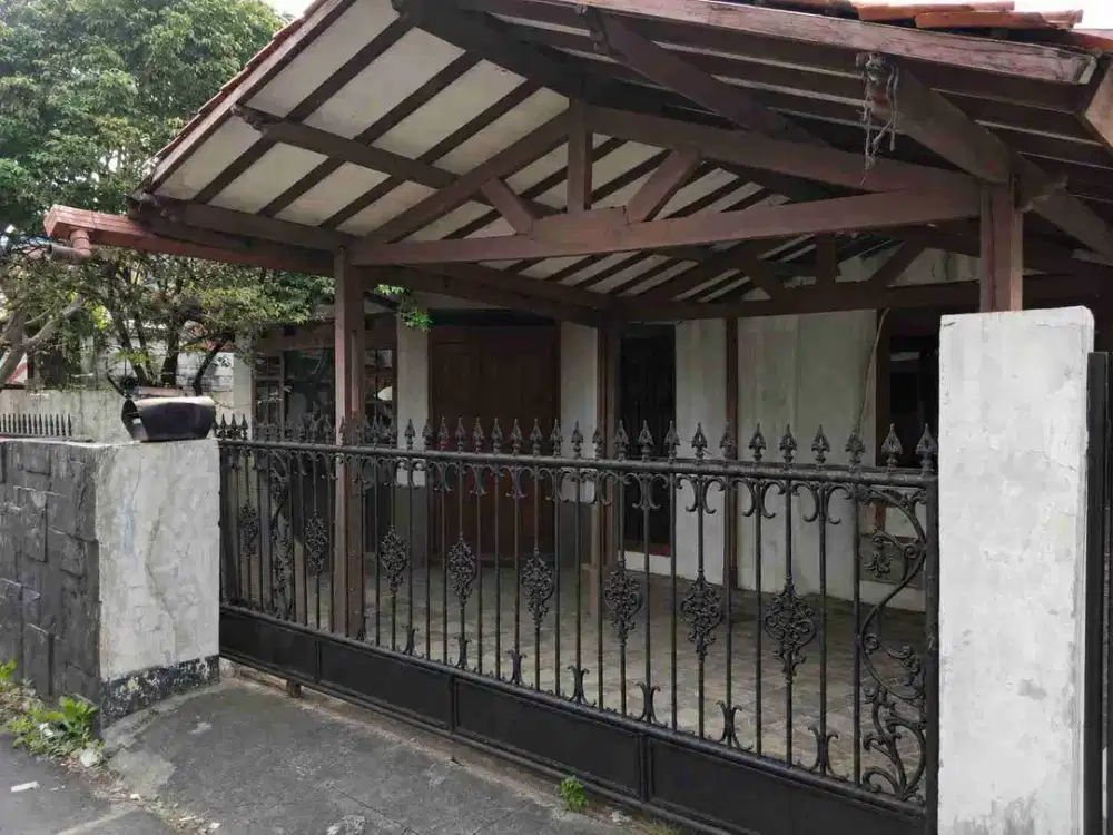 DIJUAL RUMAH + GUDANG LUAS dan STRATEGIS di Jl. Veteran Raya, Bintaro – Pesanggrahan, Jakarta Selatan
