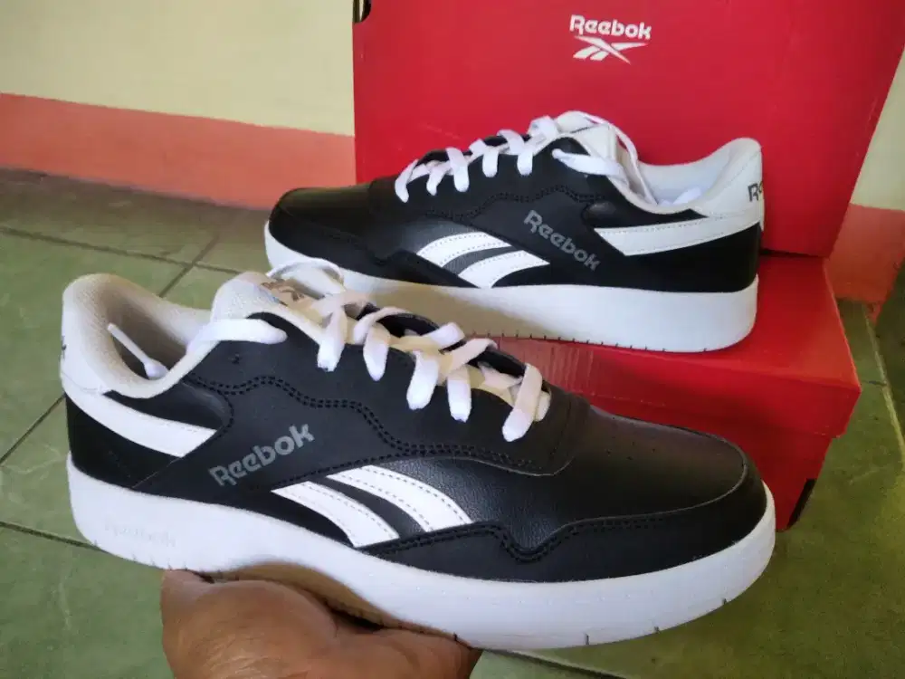 Sepatu sneaker Reebok size 41 dan 42 murah