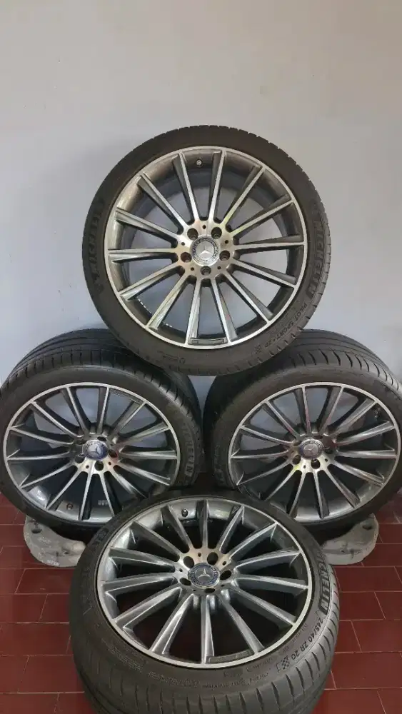 Velg Ori 2nd Mercy AMG Multi-Spoke R20 & ban Michelin Pilot Sport 4 ZP