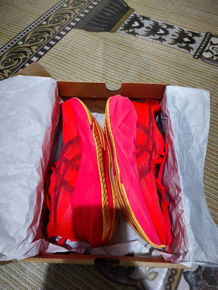 Novablast 5 Flash Red