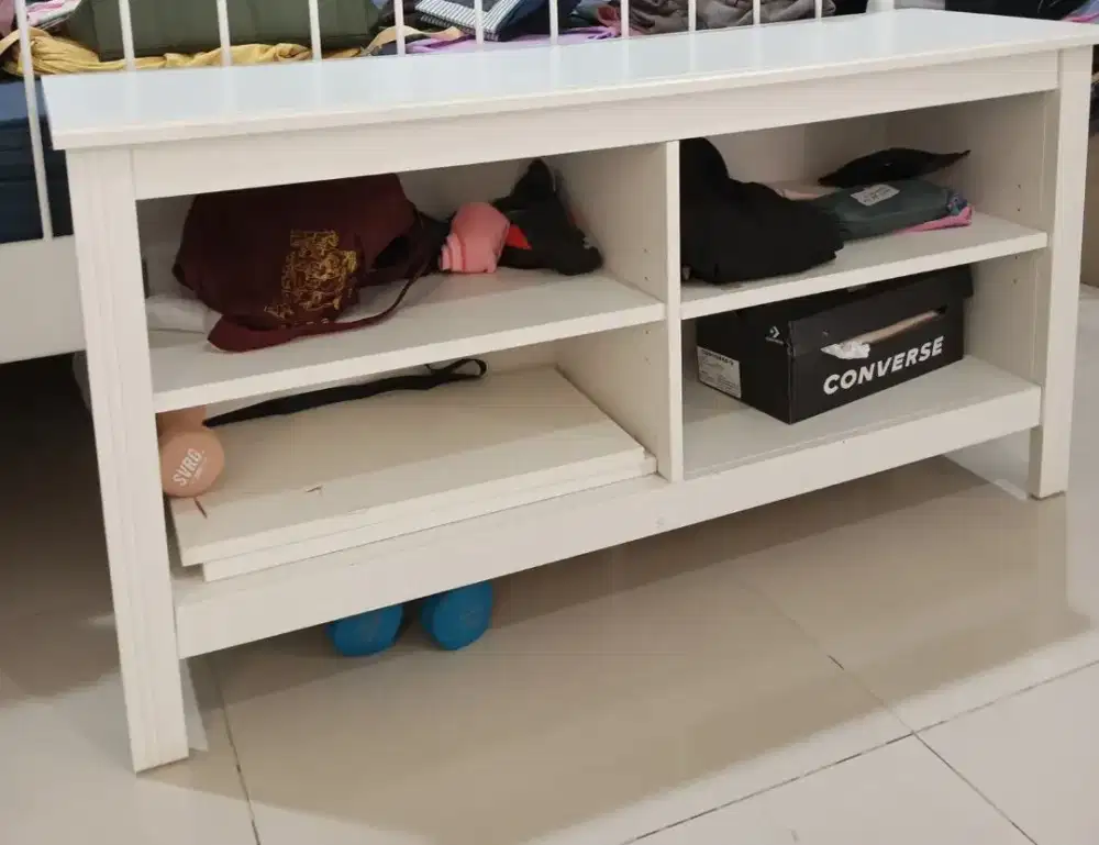 Meja TV Putih Ikea