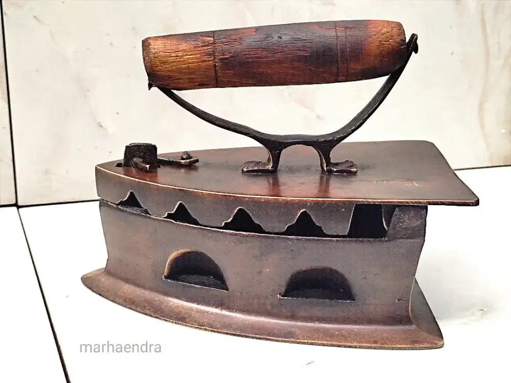 Setrika arang kuningan jadul vintage