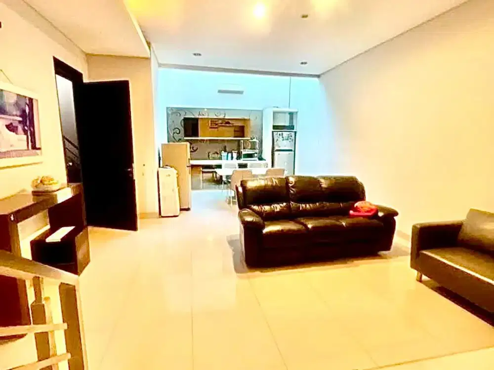 Rumah Bangunan Milenial 2 Lantai di Komplek Singgasana