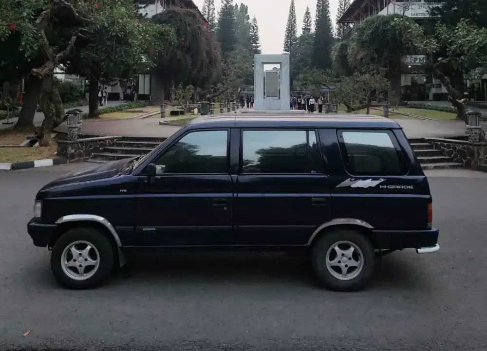 Isuzu panther hi grade 1995