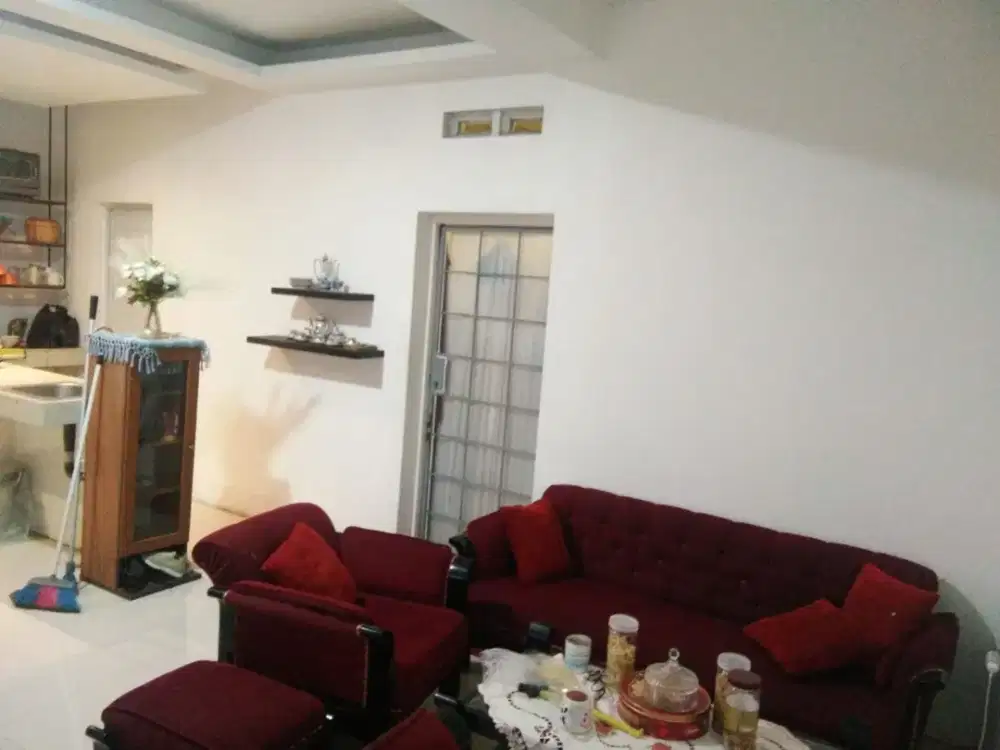 Rumah Strategis Cocok Usaha di Jalan Dewi Sartika Bandung