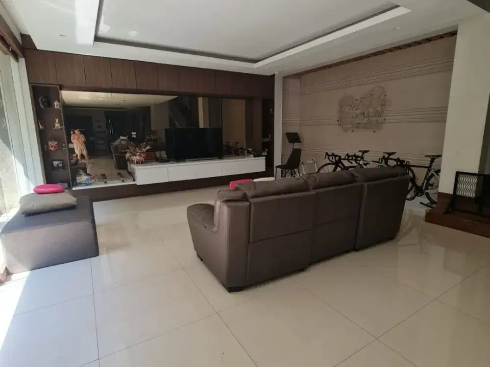 Rumah Lux Luas Semi Furnish 2 Lantai Strategis di Mekar Utama