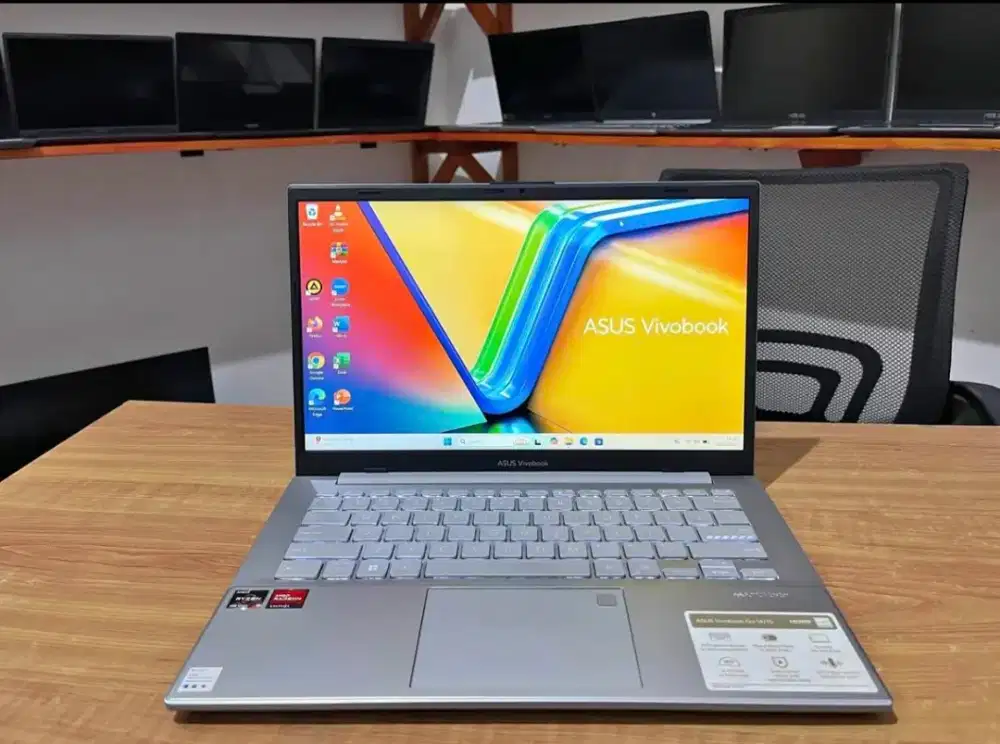 ASUS VIVOBOOK GO 14 E1404FA
AMD Ryzen 3 7320U - RAM 8/512