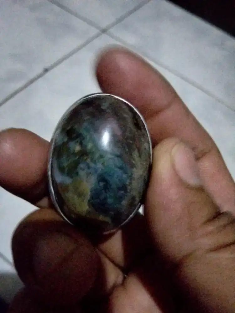 Batu pancawarna Garut combong
