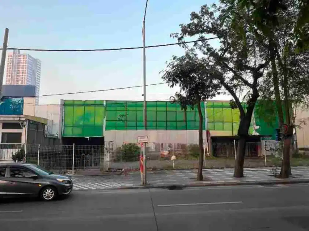 Gedung ex Kantor Best Location di Mayjend Sungkono, Surabaya Barat.