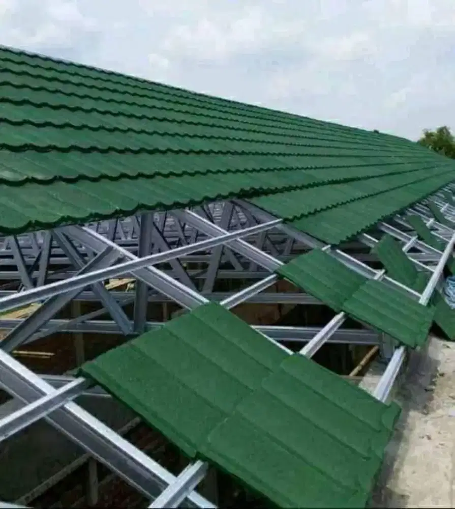 Rangka Baja Ringan dan Genteng Metal Pasir